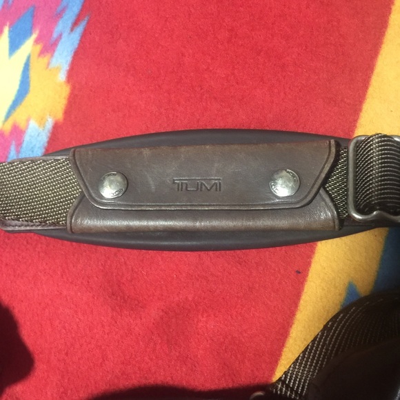 TUMI flawed messenger bag super quality EUC - Picture 10 of 16